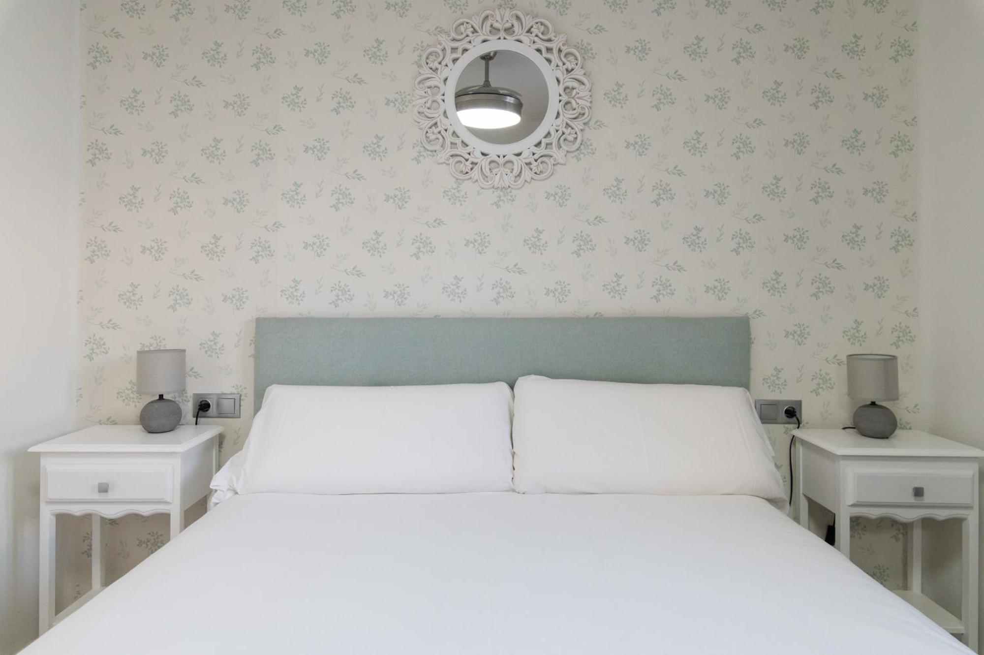 Apartamento Triana Habitame Inmobiliaria เซบีญา ภายนอก รูปภาพ