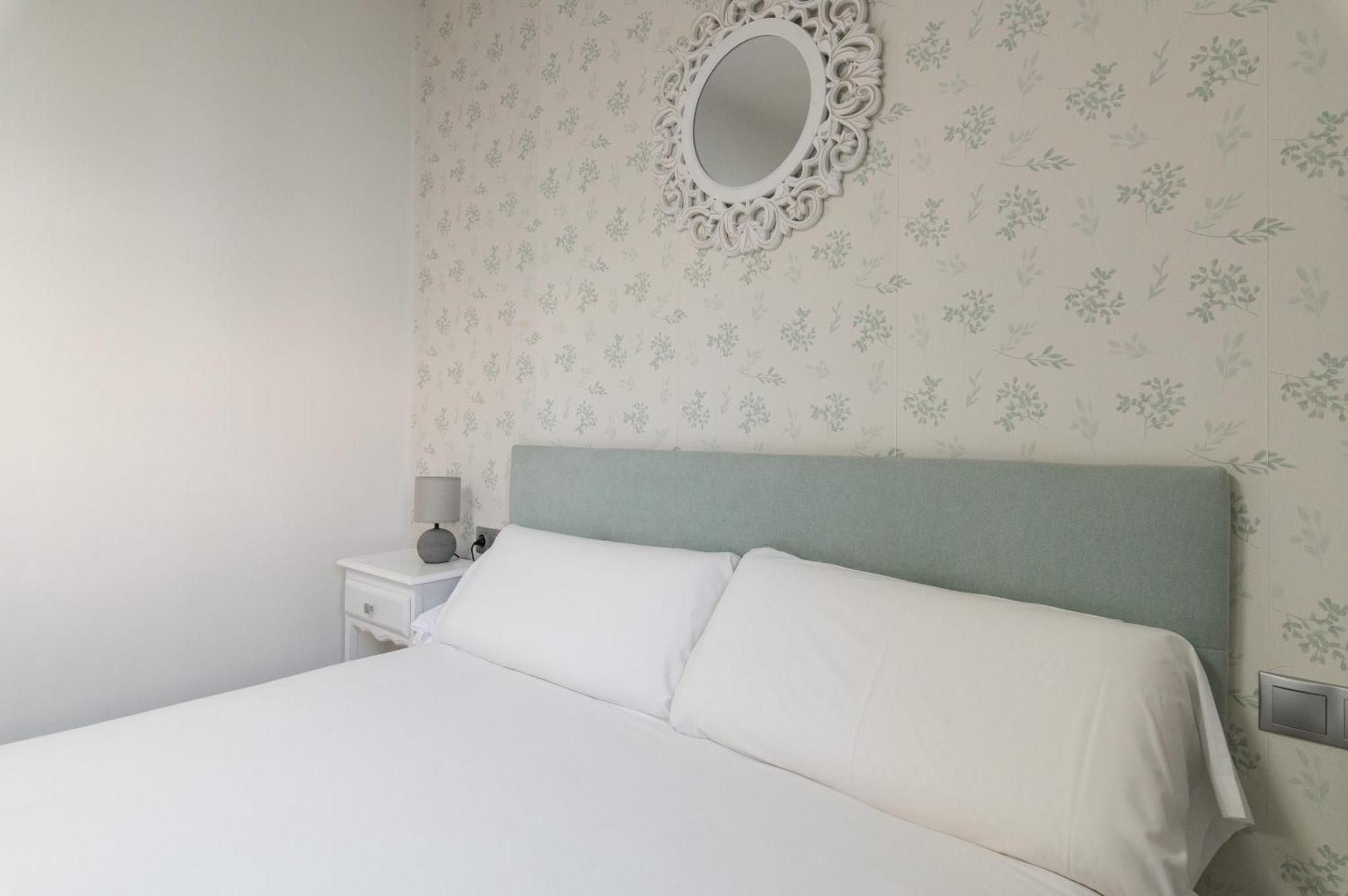 Apartamento Triana Habitame Inmobiliaria เซบีญา ภายนอก รูปภาพ